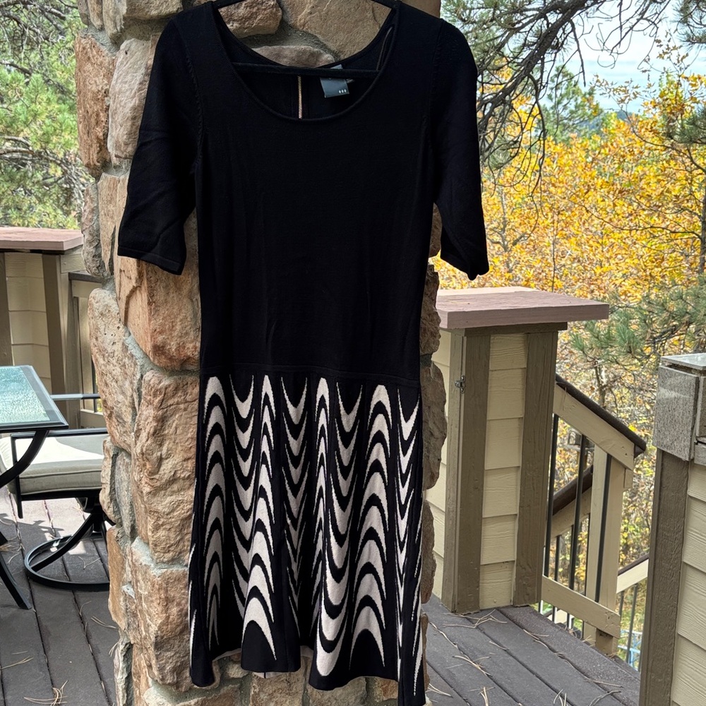 Gabby Skye PM Black Taupe Cream Knee Length A-Line Short Sleeve Sweater Dress